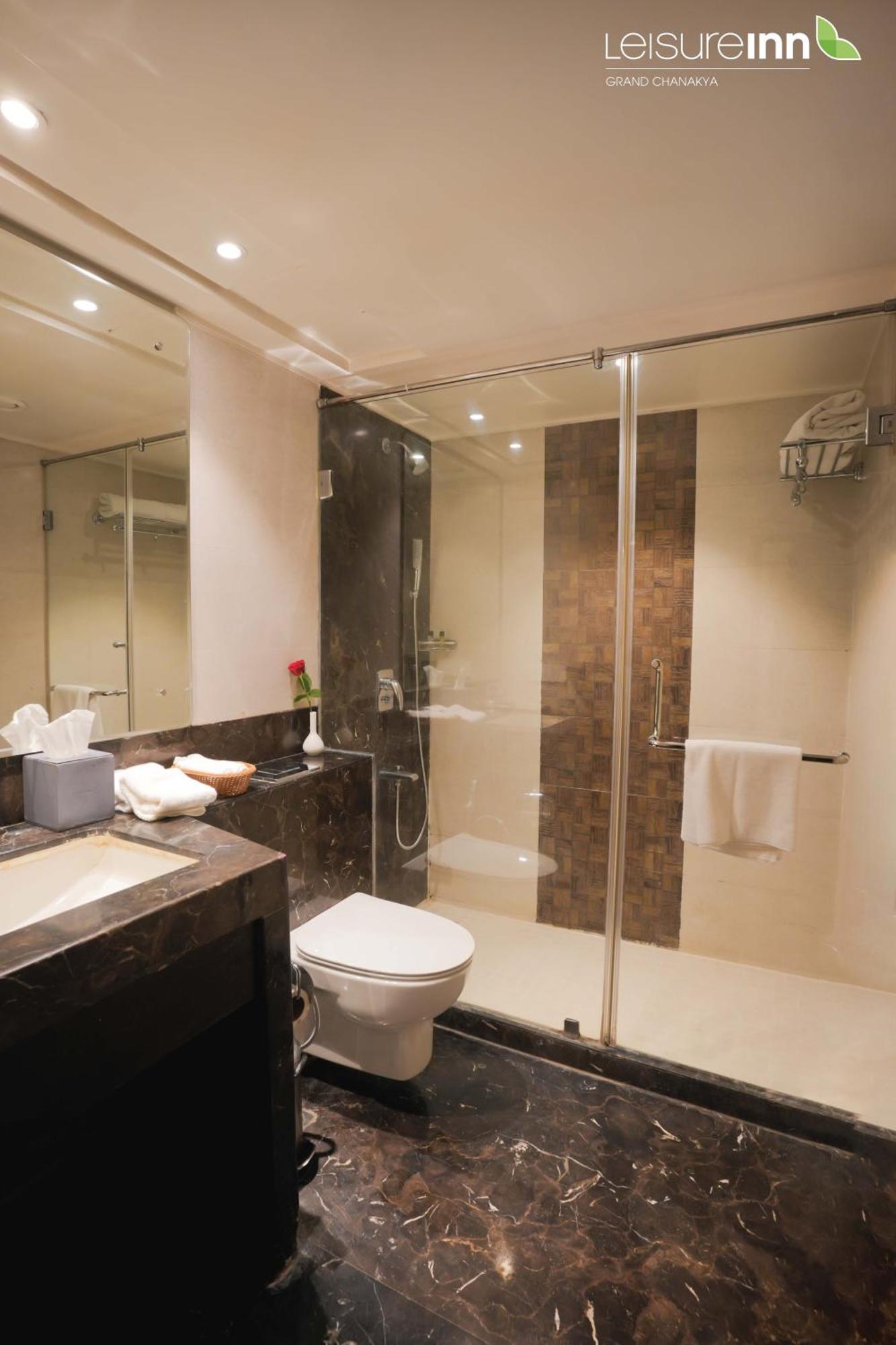 Leisure Inn Grand Chanakya Dźajpur Zewnętrze zdjęcie