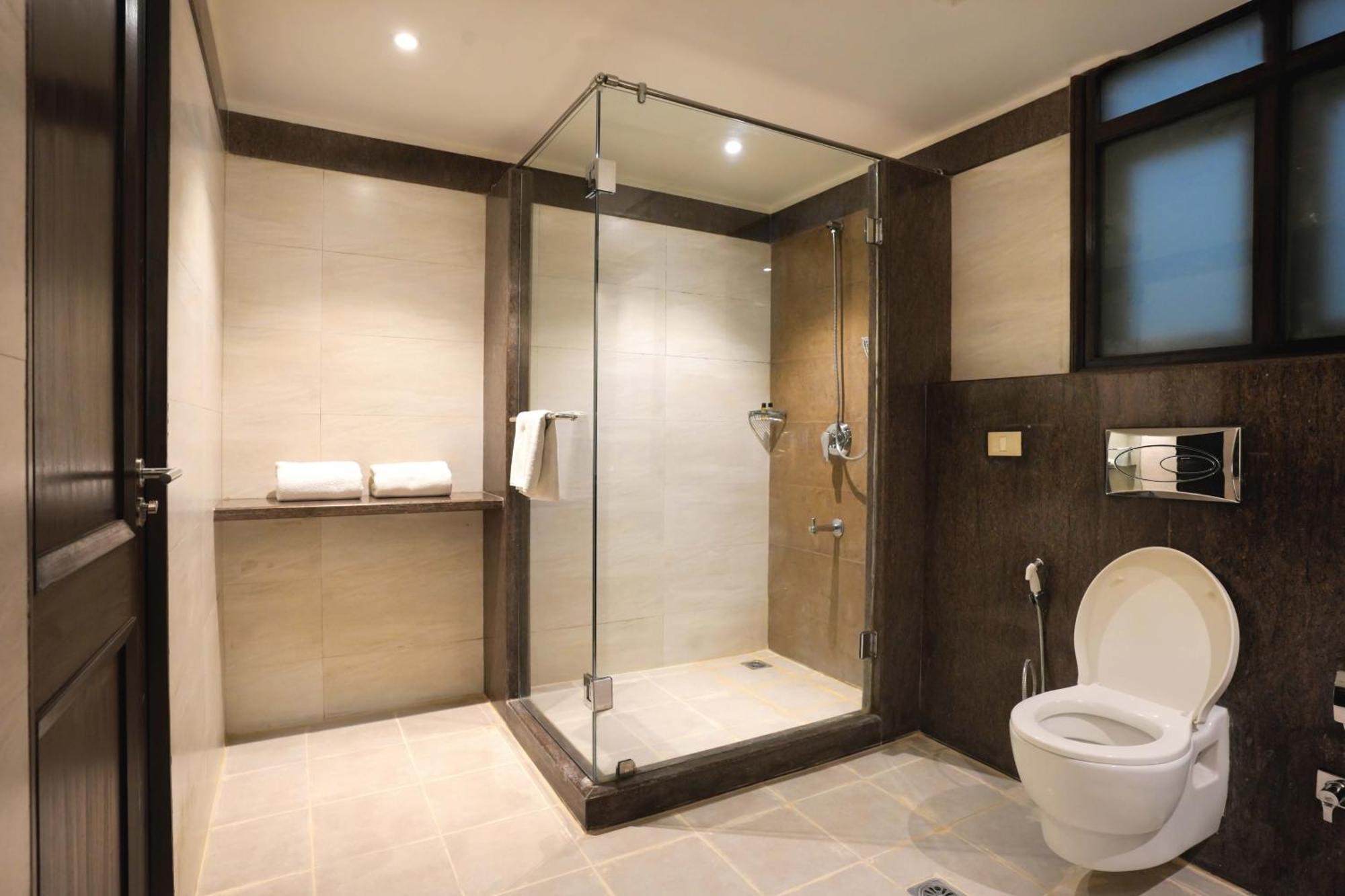 Leisure Inn Grand Chanakya Dźajpur Zewnętrze zdjęcie