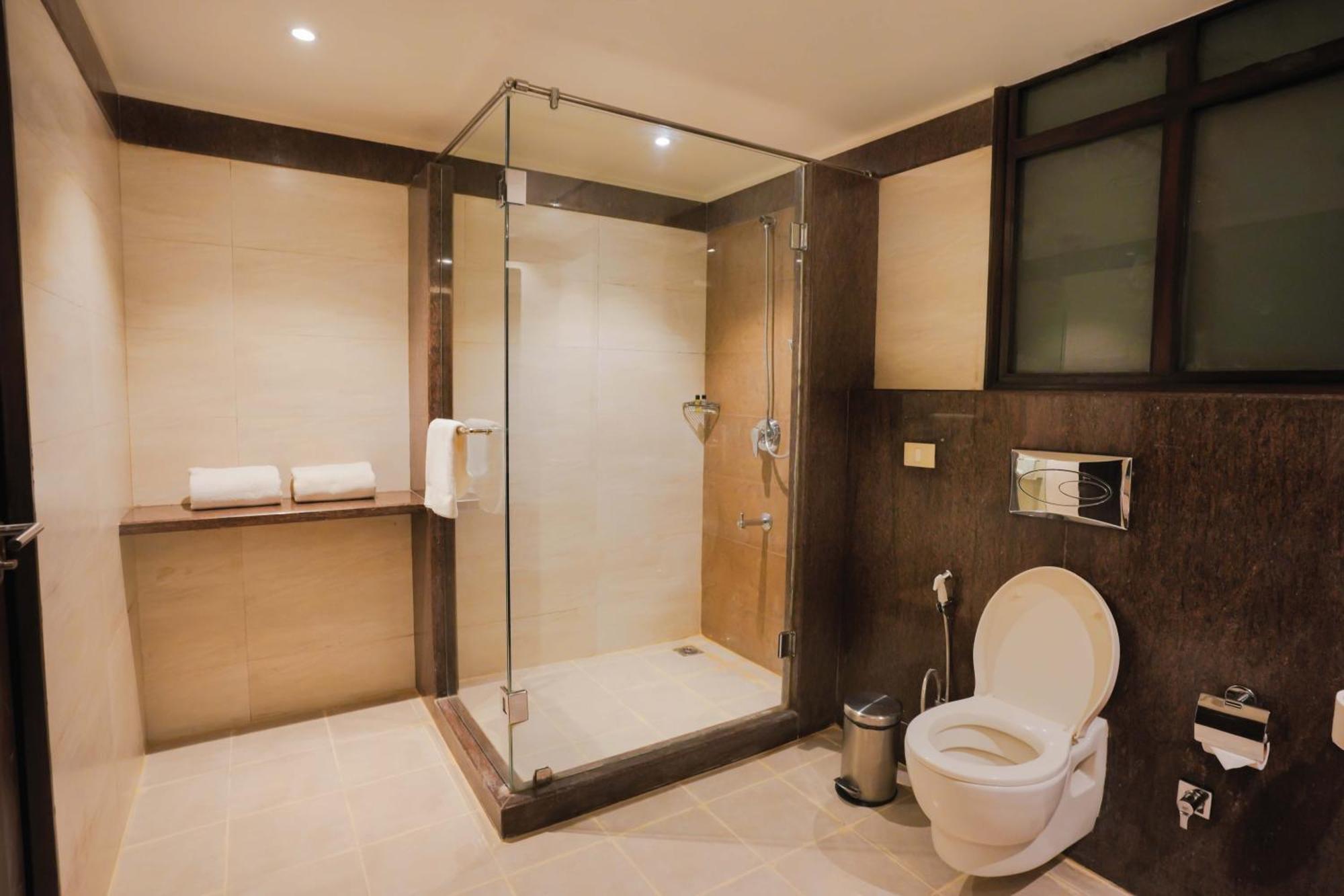 Leisure Inn Grand Chanakya Dźajpur Zewnętrze zdjęcie