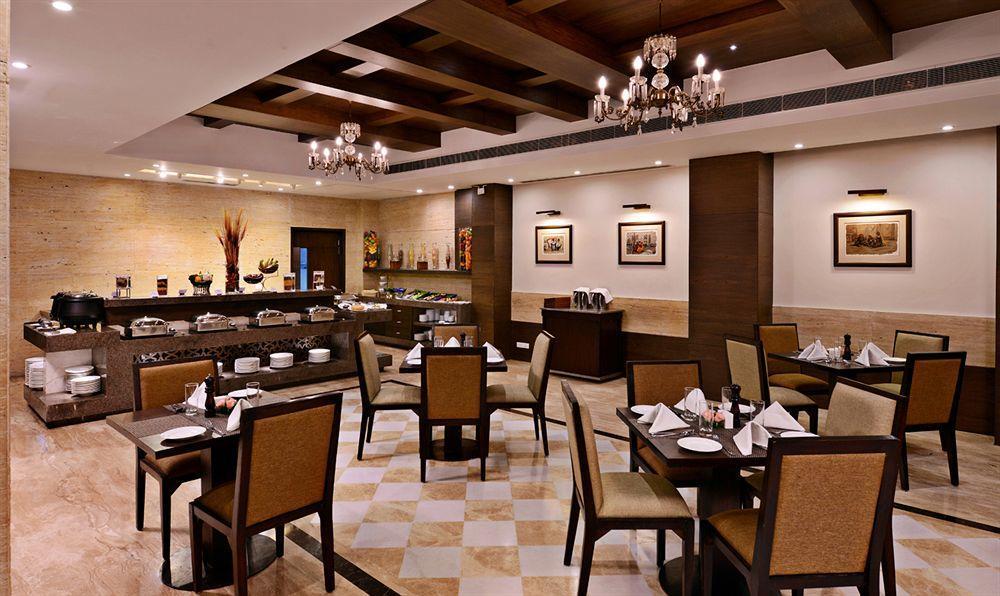 Leisure Inn Grand Chanakya Dźajpur Zewnętrze zdjęcie