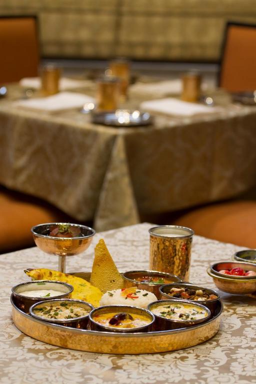 Leisure Inn Grand Chanakya Dźajpur Zewnętrze zdjęcie